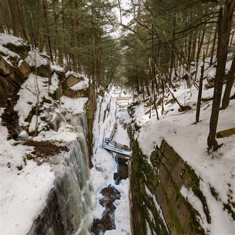 Flume Gorge in Winter - VR Voyaging