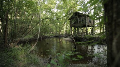 The Edisto River Treehouse is only accessible by canoe, so you'll have to plan your trip wisely ...