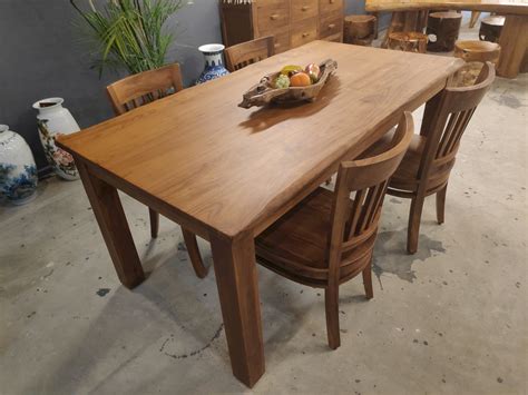 Meja Makan Jati - HolyWood Furniture