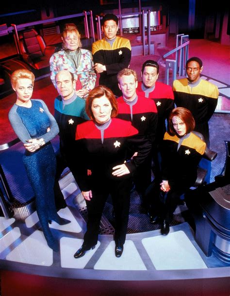 Star Trek Voyager Cast | very nice pic of the season five cast of ...