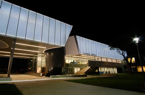 Lawrence Tech dedicates $16.9 million Taubman building on Southfield ...