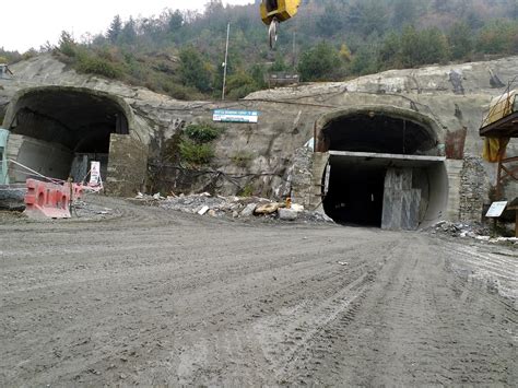 Labourers’ Strike Hits Work On Double-Tube Banihal-Qazigund Tunnel | Kashmir Observer