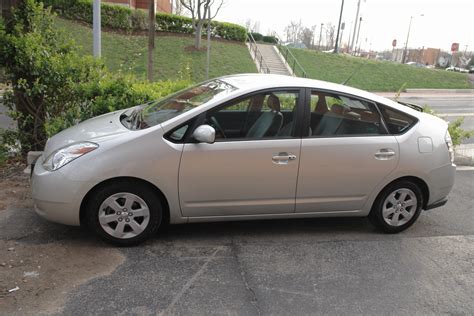 2005 Toyota Prius - Information and photos - MOMENTcar