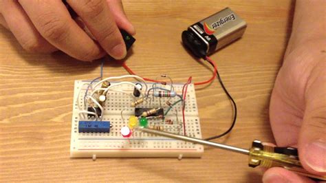 Traffic Light Circuit Demo - YouTube