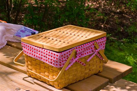 Picnic basket - Wikipedia