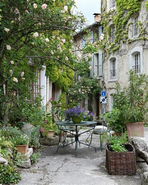 French Courtyard Garden Ideas