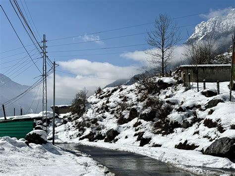 Snowfall at Lachung, Sikkim : r/IncredibleIndia