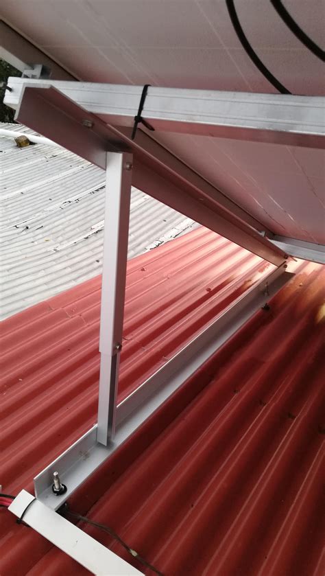 Solar panels on flat roof: Does the angle of the solar panel really ...