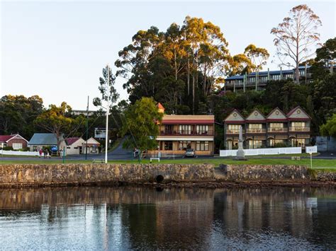 Strahan Village en West Coast Tasmania | BestDay.com