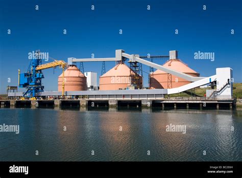 Aluminium smelter hi-res stock photography and images - Alamy