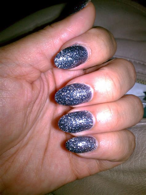 yummy411....get it here!: My round nails are back and black glitter polish love