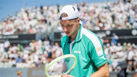 Wimbledon 2023 - Jan-Lennard Struff muss wegen Schmerzen an der Hüfte ...