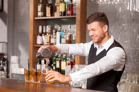 5 Impressive Bartending Tips from Master Bartenders