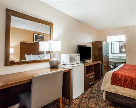 COMFORT INN DOWNTOWN NASHVILLE-VANDERBILT - 139 Photos & 186 Reviews - Hotels - 1501 Demonbreun ...