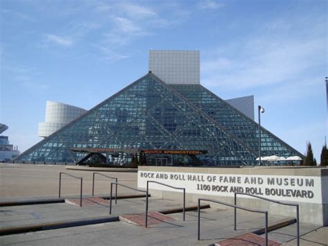 THE ROCK AND ROLL HALL OF FAME MUSEUM BY I.M. PEI | Insplosion