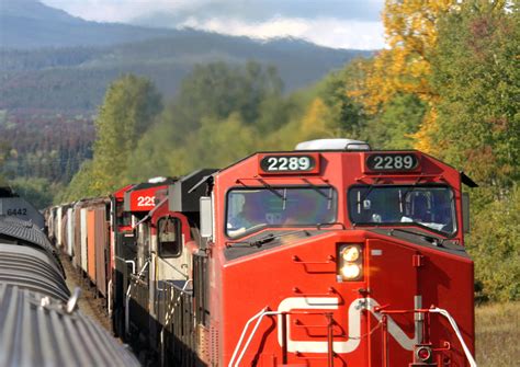 Canadian National Railway freight trains, Canada - Notable Travels | Notable Travels