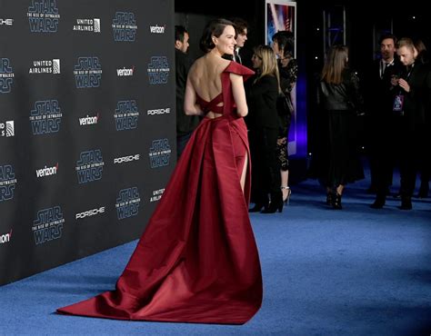 Daisy Ridley's Red Gown at Star Wars: The Rise of Skywalker | POPSUGAR ...