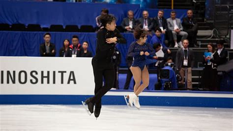 Sui Wenjing and Han Cong perform their pairs free skate