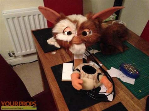 Gremlins Gizmo Hand Puppet Replica replica movie prop | Gremlins, Movie ...