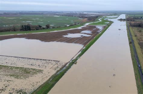 Devastating images show River Welland breaching its banks after Storm Henk - Lincolnshire Live