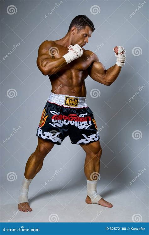 An Experienced Fighter Kickboxer In A Fighting Stance. Royalty Free Stock Photos - Image: 32572108