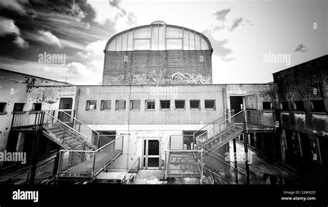 Black and White: school building Stock Photo - Alamy