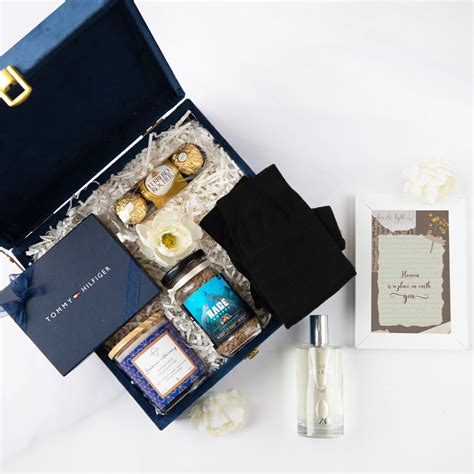 Luxury Valentine Gift Box For Him - Gifts By Rashi