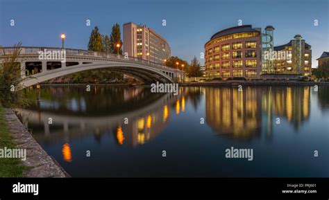 Reading Bridge is a road bridge over the River Thames at Reading in the ...