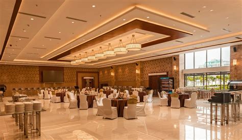 REDEFINING KALYANA MANDAPAM IN CHENNAI | Hall interior design, Ceiling design, Banquet hall