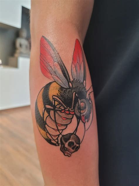 Killer bee by Nik at Deep in tattoo, Italy, Elba Island : r/tattoos