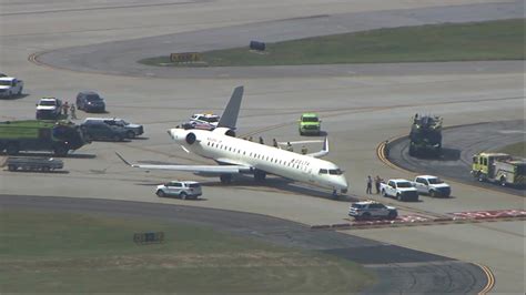 Two Delta planes collide on an Atlanta taxiway, knocking the tail off one | The Independent