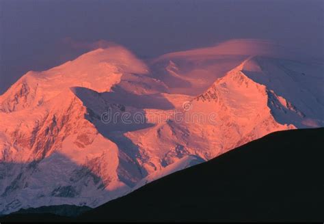 Mount McKinley Sunrise Alpenglow Stock Image - Image of sunrise ...