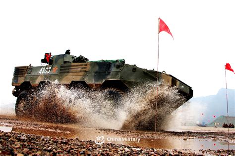 Infantry combat vehicles in driving skills training - China Military