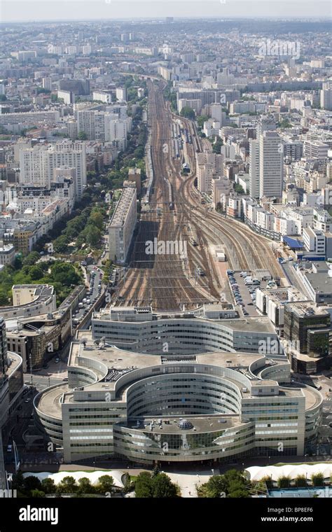 Gare Montparnasse railway station view from Montparnasse tower (Tour Montparnasse Stock Photo ...