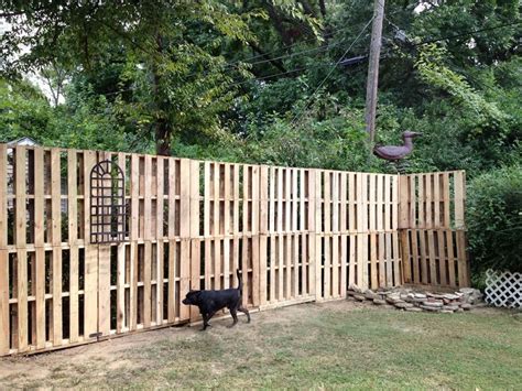 Pallet Fence Ideas Pinterest — Thehrtechnologist : Build Wood Pallet Fence Plans | Wood pallet ...