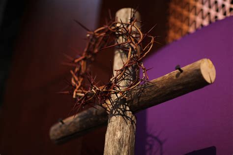 Lenten cross and thorns - Woodville United Methodist Church