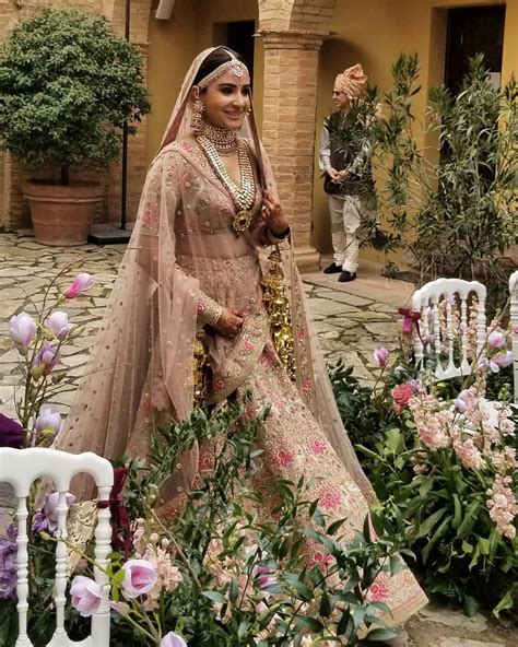 Anushka Sharma in Sabyasachi at her wedding : r/BollywoodFashion