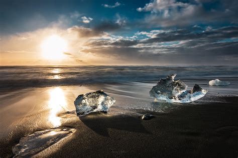 Sunrise at Diamond Beach, Iceland [OC][2048x1365] : r/EarthPorn