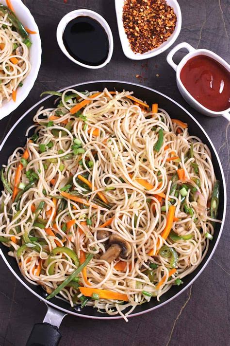 Vegetable Hakka Noodles | How to make Veg Noodles - Cook with Kushi