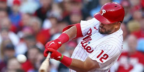 Kyle Schwarber hits leadoff homer in Phillies debut