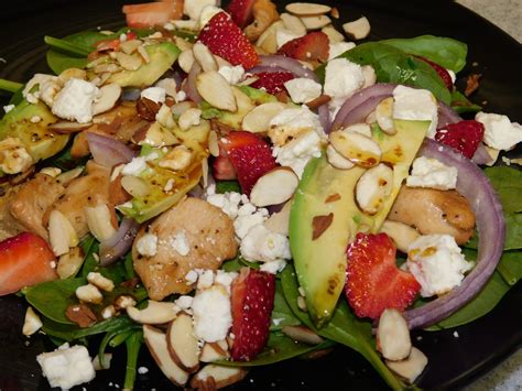 What's cookin', Mom?: Spinach-Chicken Salad with Avocado and Strawberries