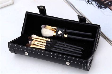 MAC complete make.up brushes kit - Zara.pk