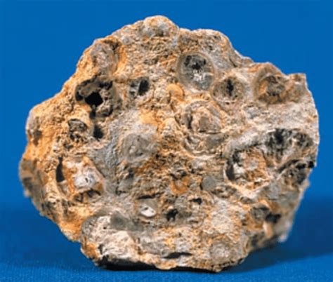 Difference Between Bauxite and Iron Ore | Definition, Composition, Processing, Forms and Differences