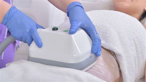 Freezing fat cells: Noninvasive fat reduction procedures gaining in popularity - ABC News