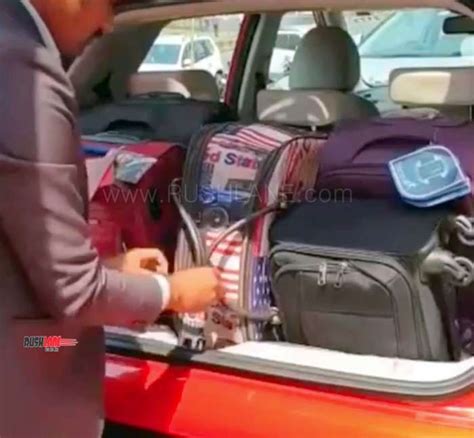 Mahindra XUV300 boot space challenge with empty suitcases - Video