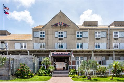 Hotels in Galveston TX | Harbor House Hotel & Marina at Pier 21