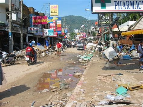 Hundreds attend tsunami memorial and light up Patong Beach | Thailand News