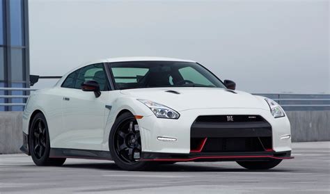 Nissan GTR Nismo White HD Wallpaper For Dekstop ! Car Wallpaper HD