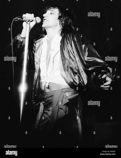 Rod stewart 1970s hi-res stock photography and images - Alamy