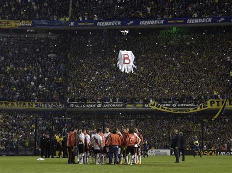 Boca Juniors Fans Attack River Plate Players with Pepper Spray ...